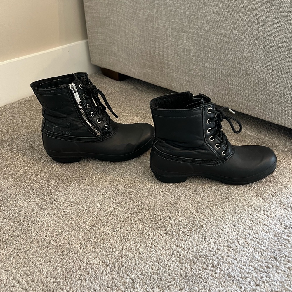Hunter Boots with fleece sock inserts - Picture 2 of 10